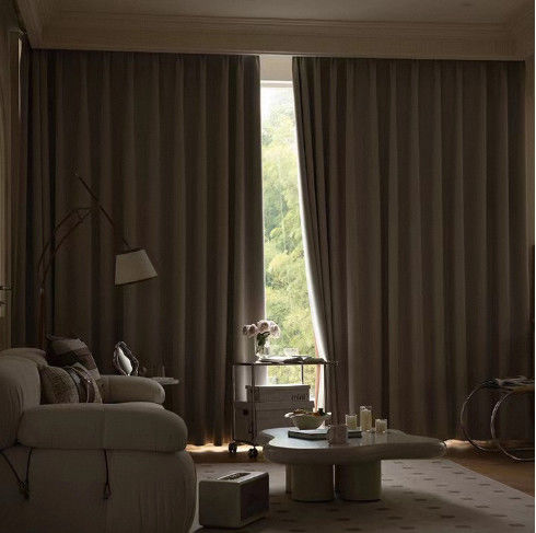Cortinas de lino del apagón del poliéster del llano del sólido de las telas 200-400gsm de la cortina del apagón de la sala de estar modernas